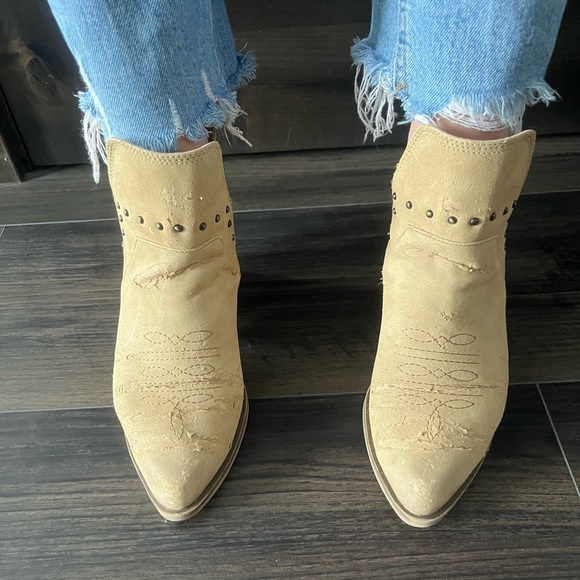 Note: this material tends to peel and looking more vintage. Super versatile! - Picture 2 of 4